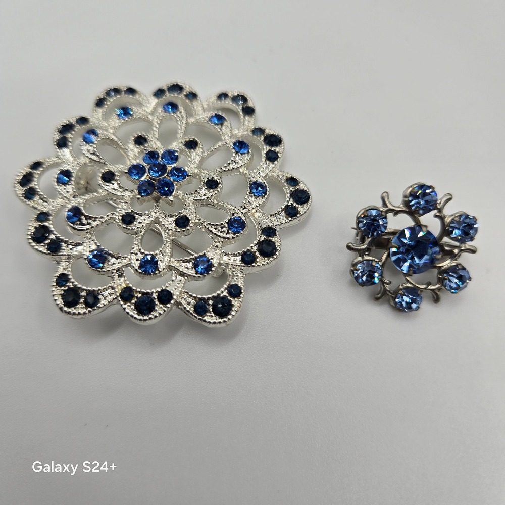 VTG 2PC Brooch Set Silver Tone Blue Rhinestone Snowflake Winter Sparkling Gift - Picture 4 of 8